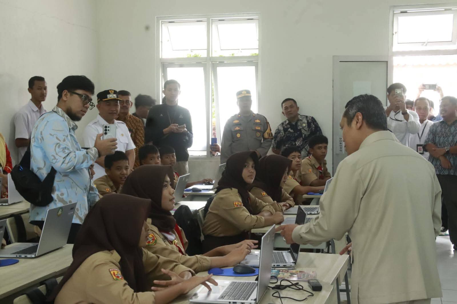 Kunjungan Kerja Wakil Menteri Pendidikan Dasar dan Menengah Indonesia, Fajar Riza UI Haq ke Sekolah Rakyat Menengah Pertama (SRMP) 7 Sukabumi