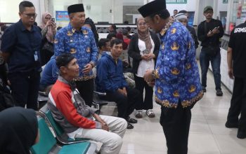 Bupati Sukabumi Asep Japar Tinjau Samsat