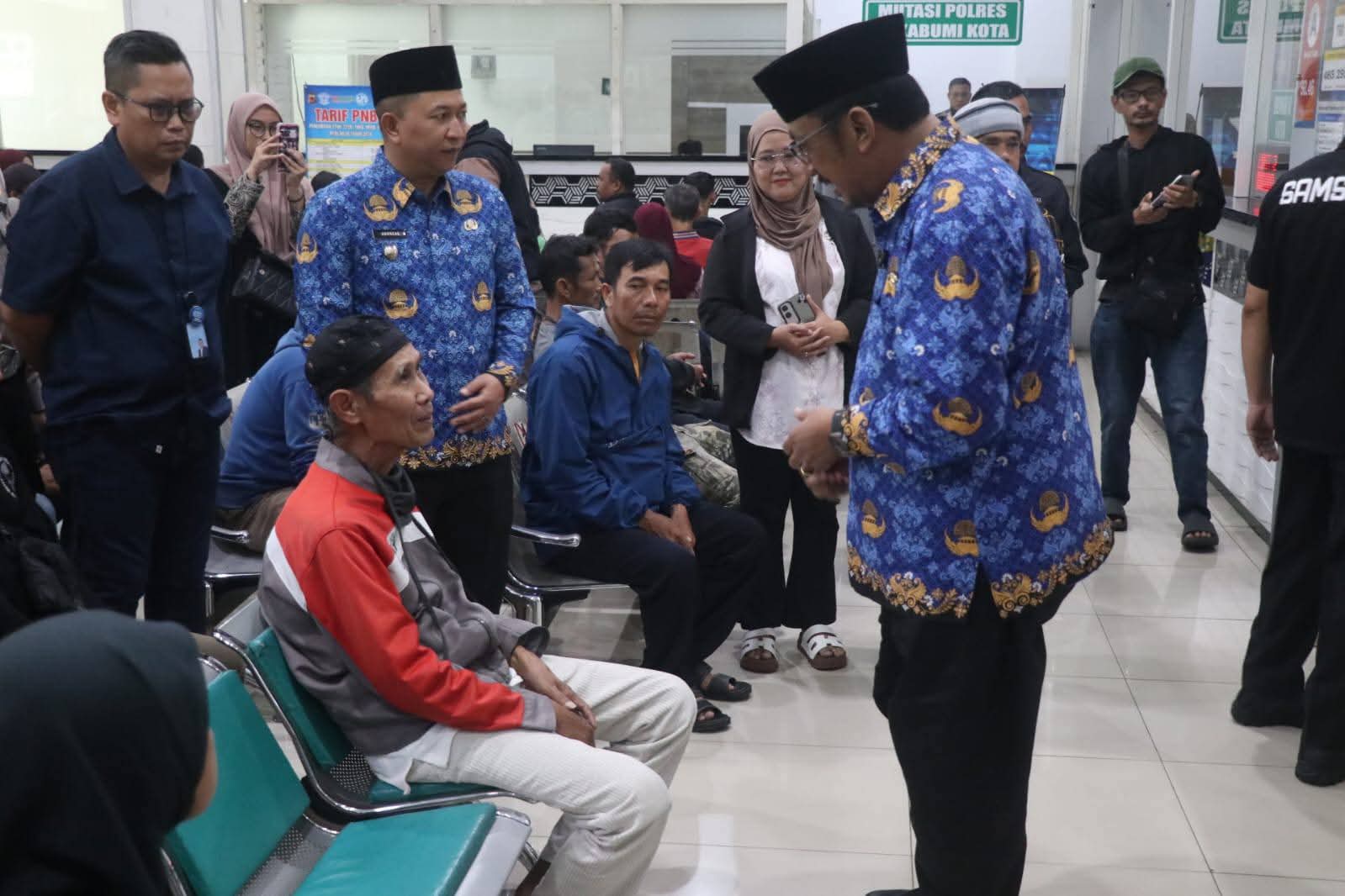 Bupati Sukabumi Asep Japar Tinjau Samsat