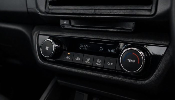 Kenapa AC Mobil Bau Saat Dinyalakan? Ini Penyebab dan Cara Mengatasinya