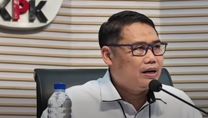 KPK Tahan Bupati Tulungagung dan Ajudannya