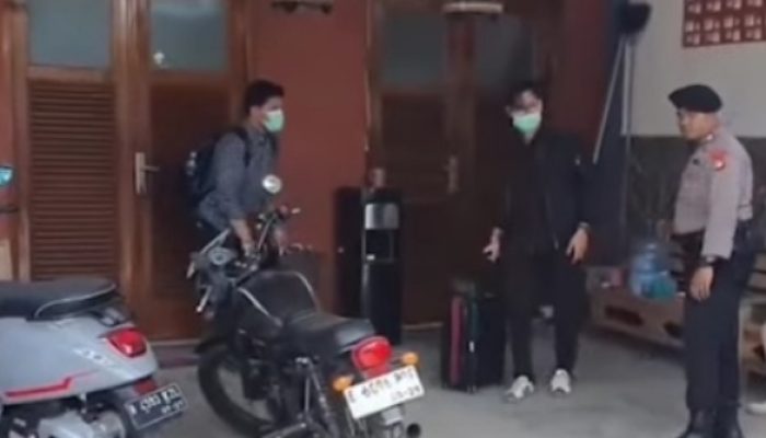 KPK Sita 2 Koper Bukti dari Rumah Ono Surono