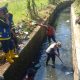 Aksi Bersih Sungai Warnai HKB 2026 di Tasikmalaya