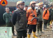 Dua Wisatawan Karawang Tertimbun Longsor Curug Cileat