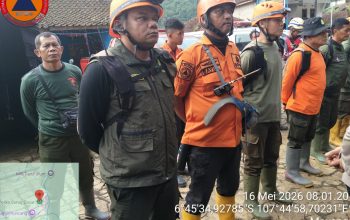 Dua Wisatawan Karawang Tertimbun Longsor Curug Cileat