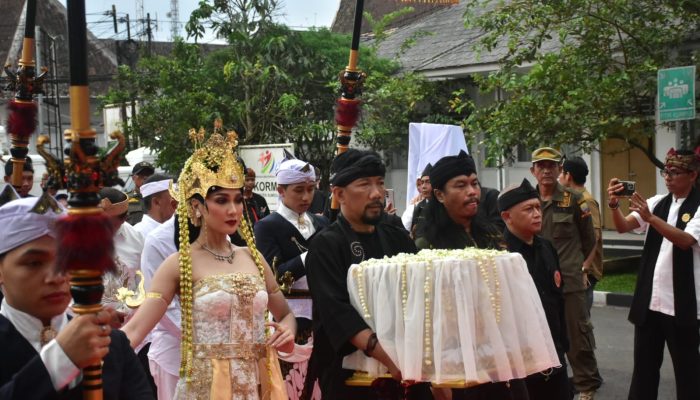 Mahkota Binokasih Kembali ke Keraton Sumedang Larang