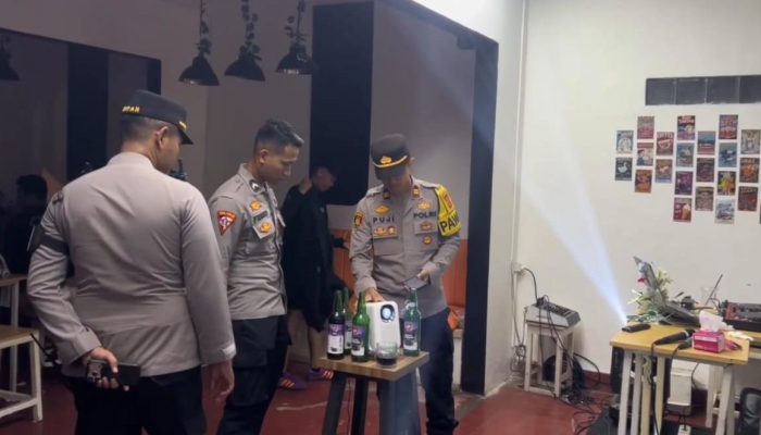 Polisi Bubarkan Pesta Miras Remaja di Kafe Tasik