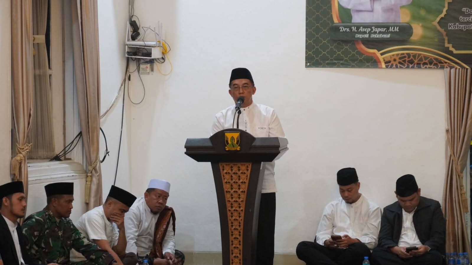 Bupati Sukabumi Asep Japar