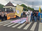 Mahasiswa Gelar Aksi di Balai Kota Tasikmalaya, Soroti Masalah Pendidikan