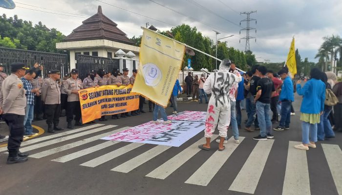 Mahasiswa Gelar Aksi di Balai Kota Tasikmalaya, Soroti Masalah Pendidikan