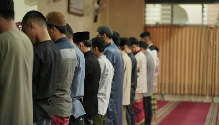 Benarkah Al-Qur’an Tidak Memerintahkan Shalat Lima Waktu?