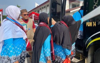 Kloter Terakhir Haji Karawang Berangkat ke Tanah Suci