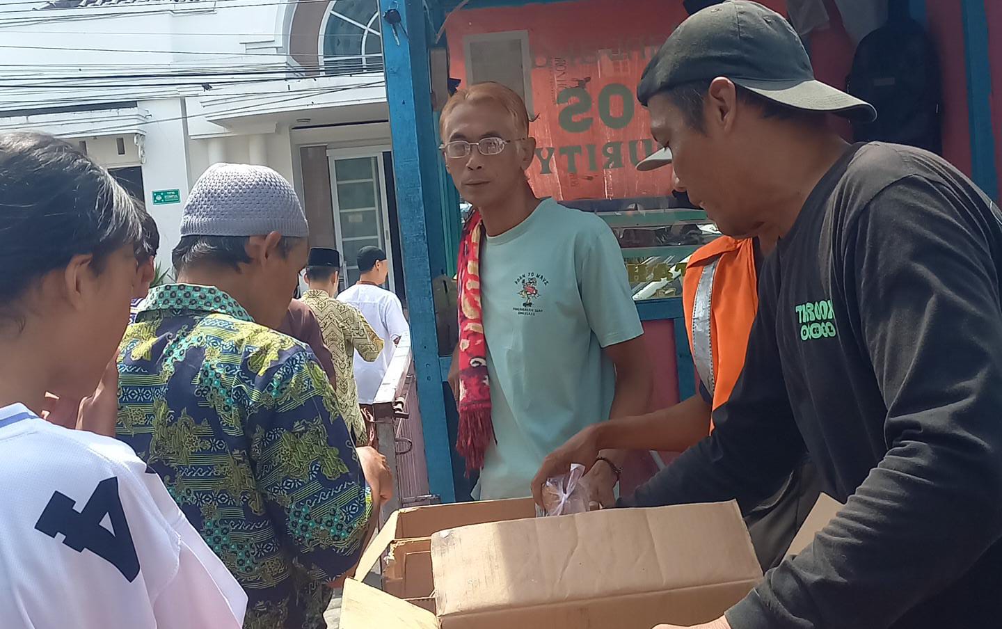 Jumat Bersedekah