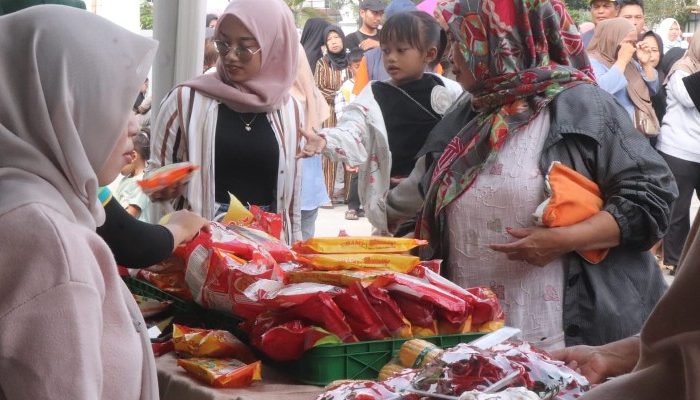 Warga Serbu Pangan Murah Sumedang Jelang Iduladha