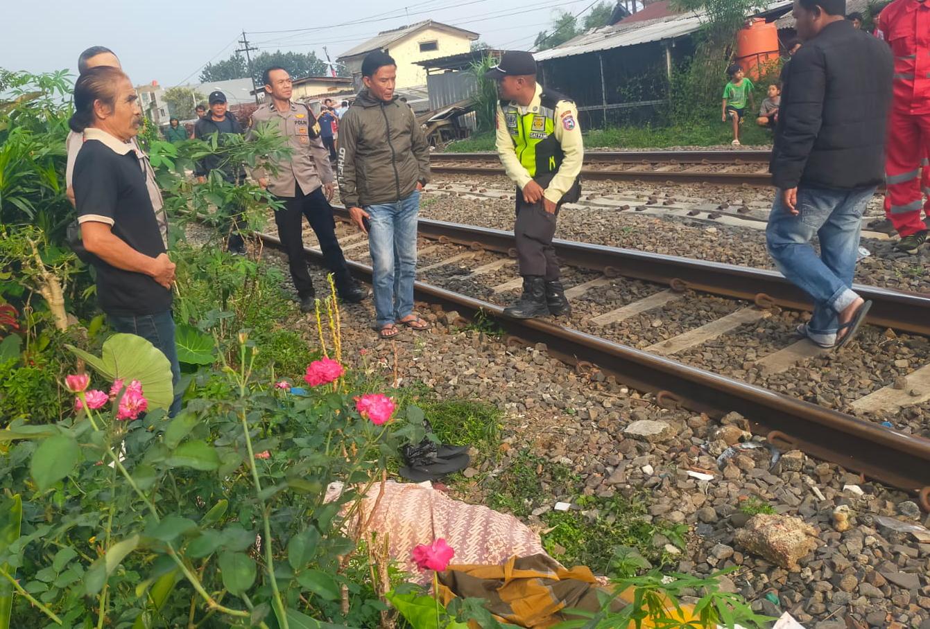 Petugas Polsek Cimahi Teliti TKP