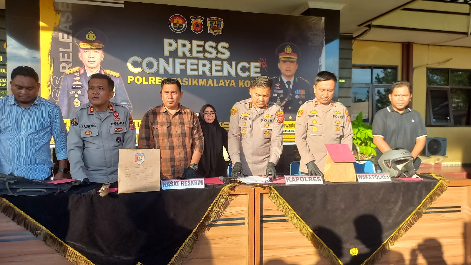 Konfrensi Pers