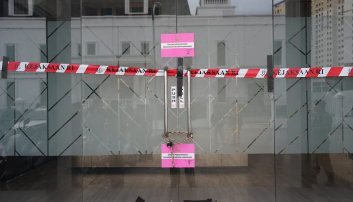 Kejari Karawang Segel Kantor PT BAS di Bekasi