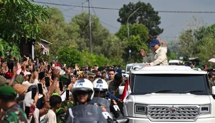 Presiden Prabowo Subianto Minta PT Pindad Desain Mobil Khusus agar Bisa Sapa Rakyat