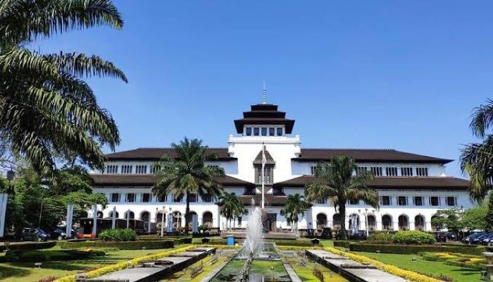 Repdem Kota Bandung Sentil Pemkot : Jangan Kalah Sigap Sama Gubernur