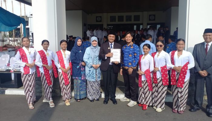 Misi Budaya Mendunia, Dewa Motekar Raih Penghargaan Pemkot