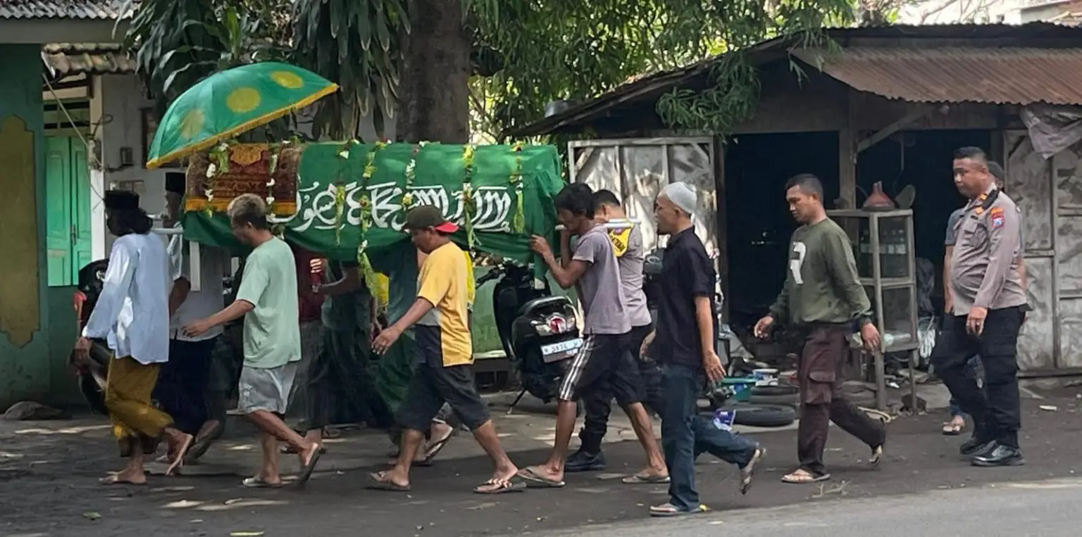Mengantar Jenazah