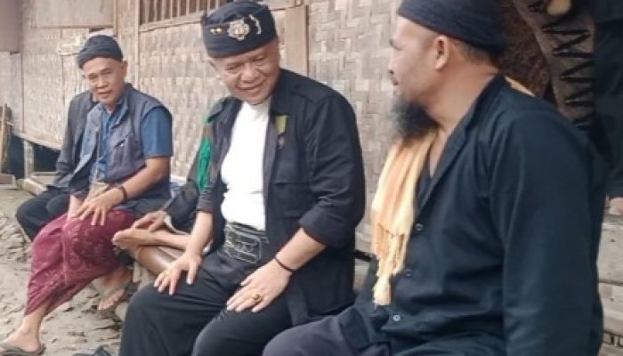 Nestapa Kampung Dukuh: Rumah Tak Layak dan Jalanan Rusak