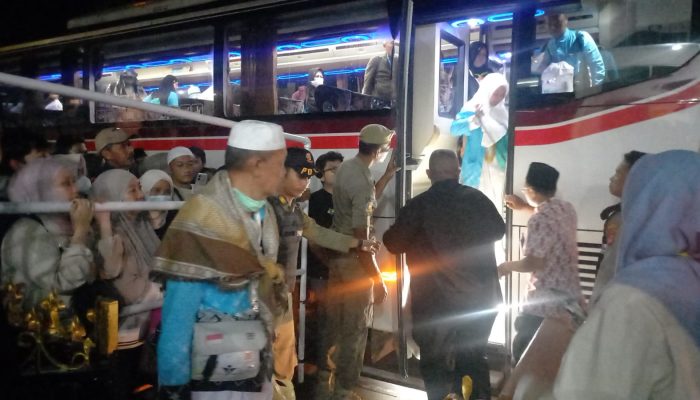 443 Tamu Allah Kota Tasikmalaya Pulang, Gedung Dakwah Pecah Tangis Haru