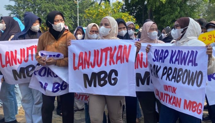 Bau Amis Korupsi BGN Menyengat, Warga Karawang Kepung Bupati!