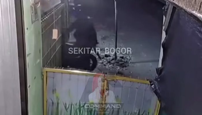 Bobol Pagar Rumah, Maling Gasak Dua Motor di Bogor Selatan