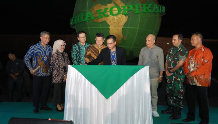 Monumen Kopi Ikon Baru Bandung yang Baru Diresmikan KDS