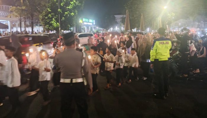 Lautan Obor Terangi Malam Tasikmalaya, Ribuan Warga Sambut 1 Muharam
