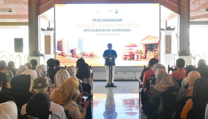 1.159 Petugas Sensus Ekonomi Diberangkatkan Dony dari Pendopo Sumedang