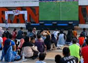 Nobar Piala Dunia 2026 di Karawang Sedot Ratusan Warga, UMKM Kebanjiran Pembeli