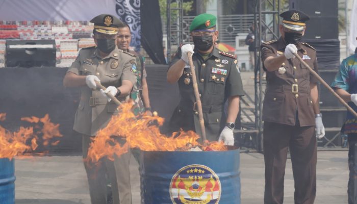 Sinergi Bea Cukai dan Pemda Musnahkan 44 Juta Batang Rokok Ilegal