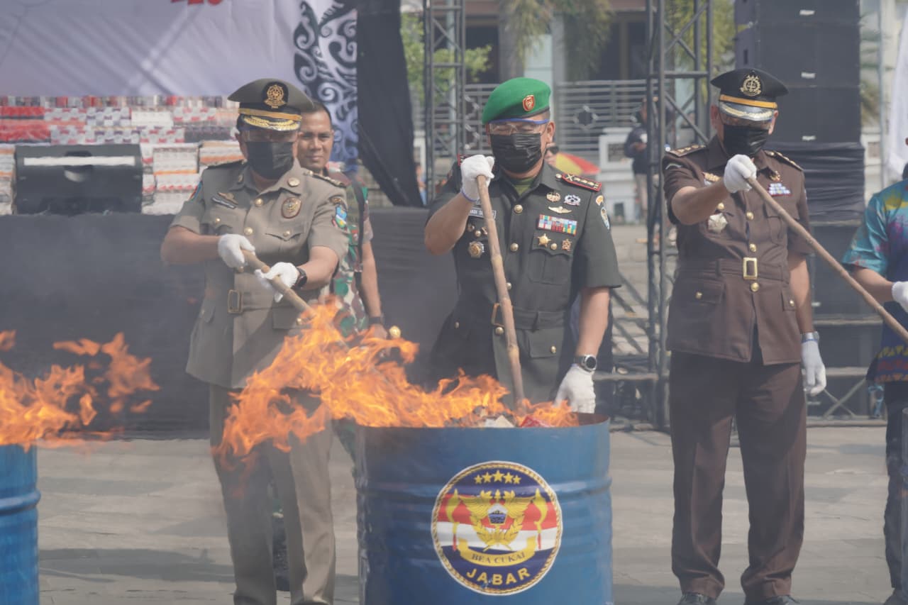 Pemusnahan Rokok Ilegal