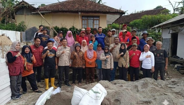 Dinsos Garut Kerahkan Pilar Sosial Rehab Rumah Ibu Minawati Cilawu