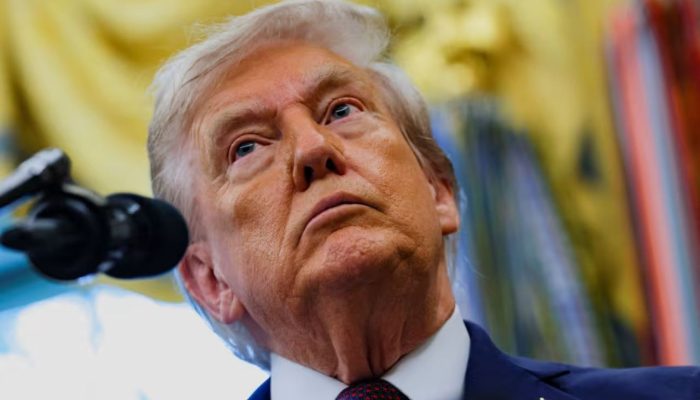 Trump Hadapi Dua Front