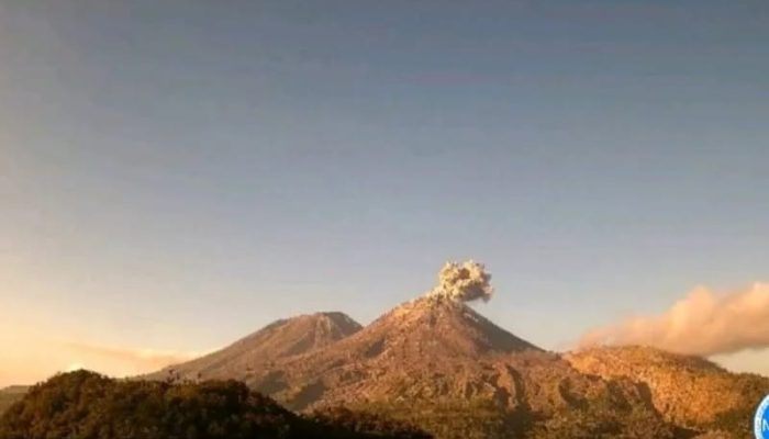 Badan Geologi Laporkan Tiga Gunung Api Aktif Alami Erupsi Serentak