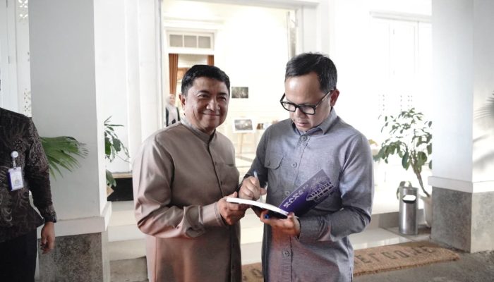 Bedah Buku Babad Alas, Bupati Garut Bekali ASN Wamendagri