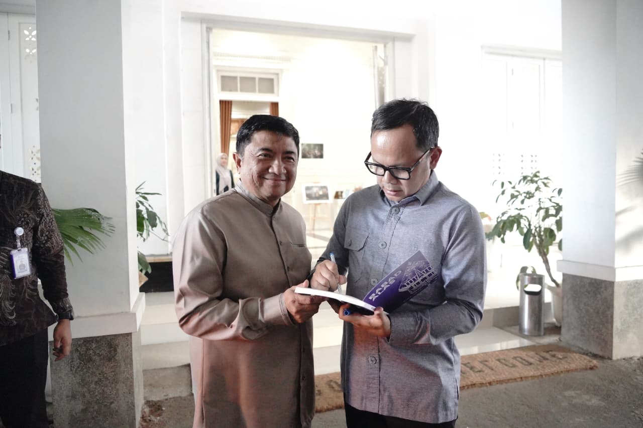 Bedah Buku