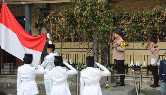 Brimob Masuk Madrasah, Tanamkan Disiplin & Anti-Bullying