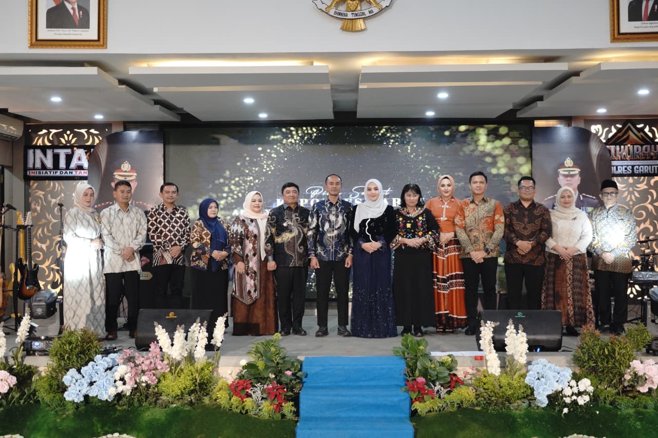 Bupati Garut sambut Kapolres Garut baru AKBP Niko. Tekankan kolaborasi erat dengan pemda. Simak pesan Bupati Abdusy untuk keamanan dan ketertiban daerah!
