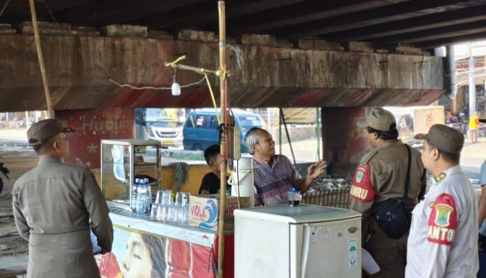 SP III Dilayangkan! PKL Flyover Cikampek Wajib Bongkar 14 Juli