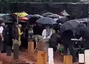 Tata Cara Sambutan & Doa Menguburkan Jenazah Sesuai Sunnah