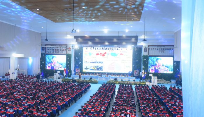 Mendagri Tito Wisuda 1.404 Lulusan IPDN di Jatinangor