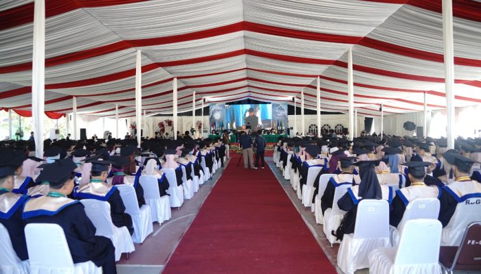Wisuda UNIGA, Bupati Garut Soroti Minimnya Daya Tampung Kampus