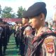Personel Polres Tasikmalaya Kota bersama unsur TNI, BPBD, Damkar, dan instansi terkait berbaris rapi saat mengikuti apel kesiapsiagaan menghadapi potensi kebakaran hutan dan lahan (Karhutla) di Lapangan Apel Polres, Selasa (11/8/2026).