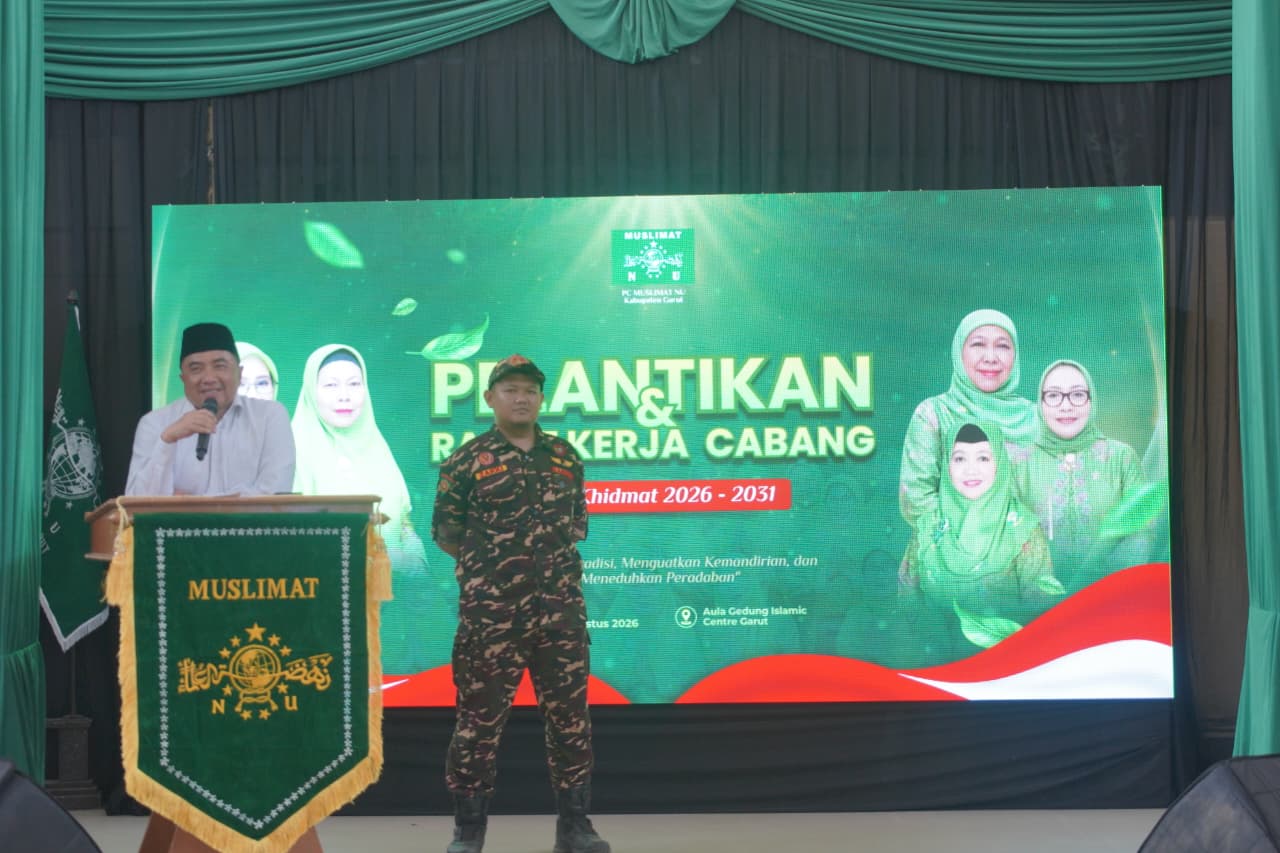 Bupati Garut Abdusy Syakur Amin menghadiri pelantikan Pengurus Cabang Muslimat NU Kabupaten Garut.