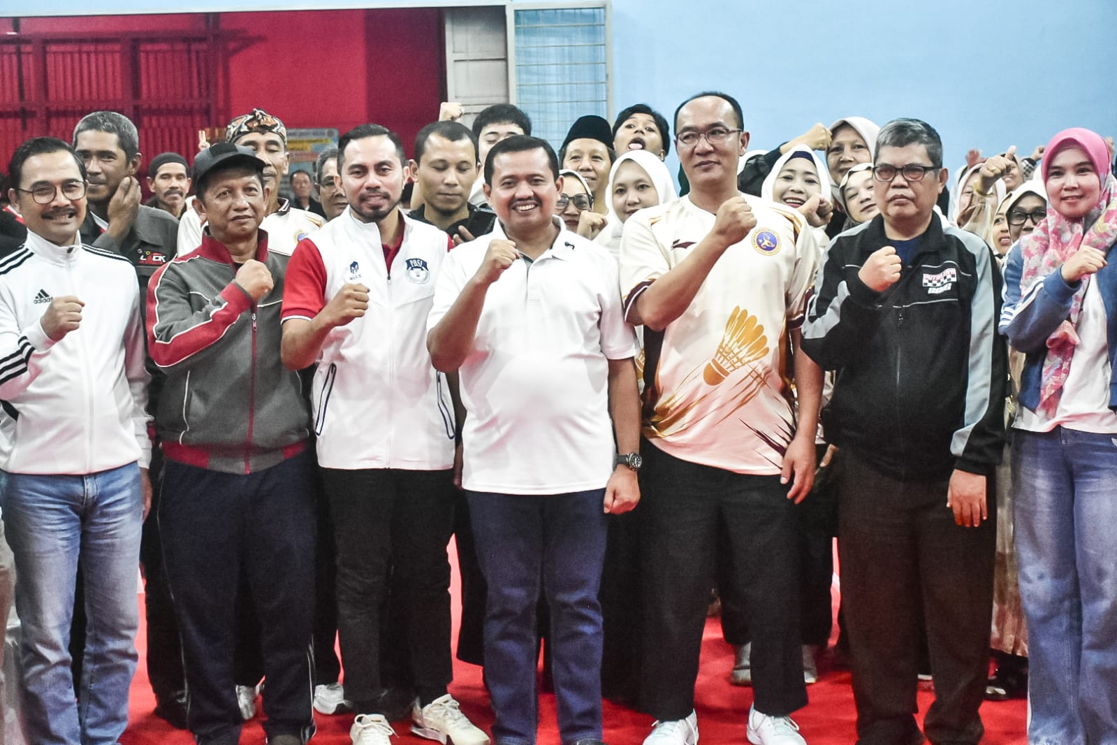 Bupati Sumedang mengapresiasi PT Sari Asih Mandiri yang menyerap pekerja lokal sekaligus mendukung olahraga melalui GOR dan Turnamen Cakra Buana Cup III.