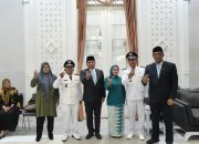 Bupati Garut Abdusy Syakur Amin melantik dua Kepala Desa hasil Pemilihan Antar Waktu (PAW) di Pamengkang Pendopo Kabupaten Garut, Rabu (26/8/2026).
